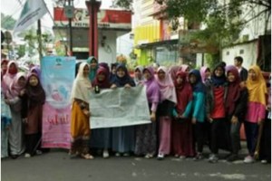 Gerakan Menutup AuratIkatan Mahasiswa Muhammadiyah (IMM) Kuningan.