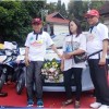 Direktur PDAM dan Pimpinam BRI Cabang Kunigan berfoto bersama pemenang utama hadiah mobil berfoto bersama.