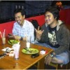 Pengunjung Cha Cha Resto and Cafe saat santai untuk menghilangkann kepenatan.