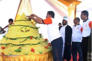 Ultah ke-3, RS KMC Buat Tumpeng Raksasa