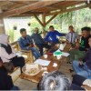 Ketua Gerakan Hejo, Eka Santosa saat memberikan solusi kepada OTD Waduk Jati Gede.