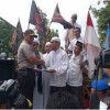 Aliansi Islam Bersatu saat memberikan surat kepada Kapolres Kuningan.