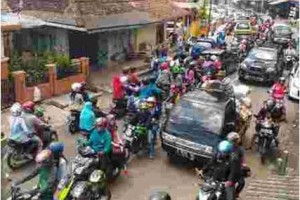 Liburan tahun baru, jalan menuju obyek wisata macet