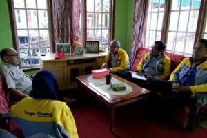 Petinggi Yayasan Sang Adipati Uniku saat monitoring mahasiswa KKN di Majalengka.
