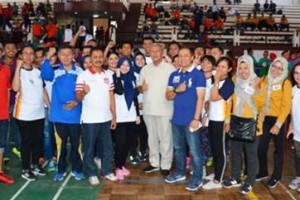 Bupati Kuningan berfoto bersama usai membuka kejuaraan olahraga BPR-BPRS se Ciayumajakuning, 