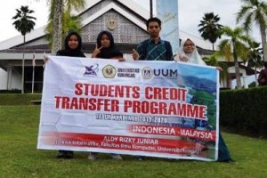 Empat Mahasiswa FKOM UNIKU peserta transfer kredit internasional di UUM Malaysia.