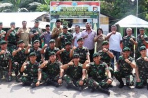 Irdam I/BB  berfoto bersama.