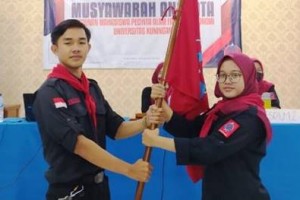 Syifa (kanan), resmi pimpin Himapa FE Uniku.