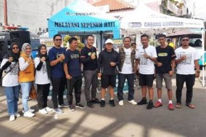 Sekda Kuningan berfoto bersama usai mengunjungi stand Bappenda.