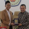 Rektor Uniku berfoto bersama usai ttd MoU.