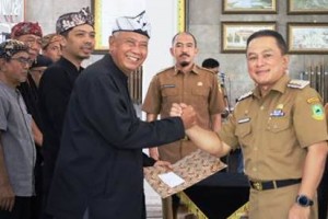 Penyerahan SK Pelantikan Pengurus DKK 2026-2029.