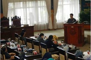 Rapat pengesahan alat kelengkapan dewan.