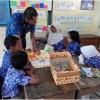 Usaid Prioritas saat memberikan metose pembelajaran kepada siswa.